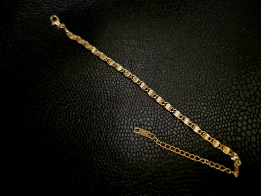 Modern chain link bracelet